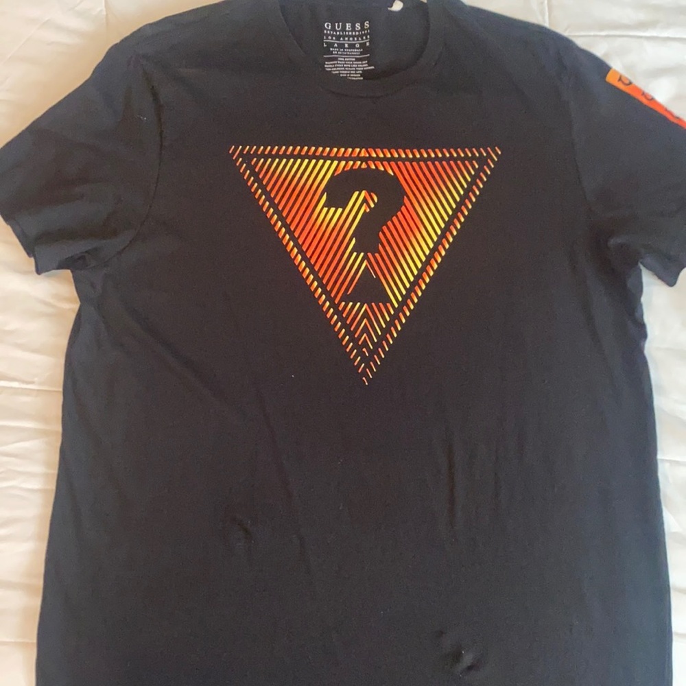 Guess Graphic Tshirt